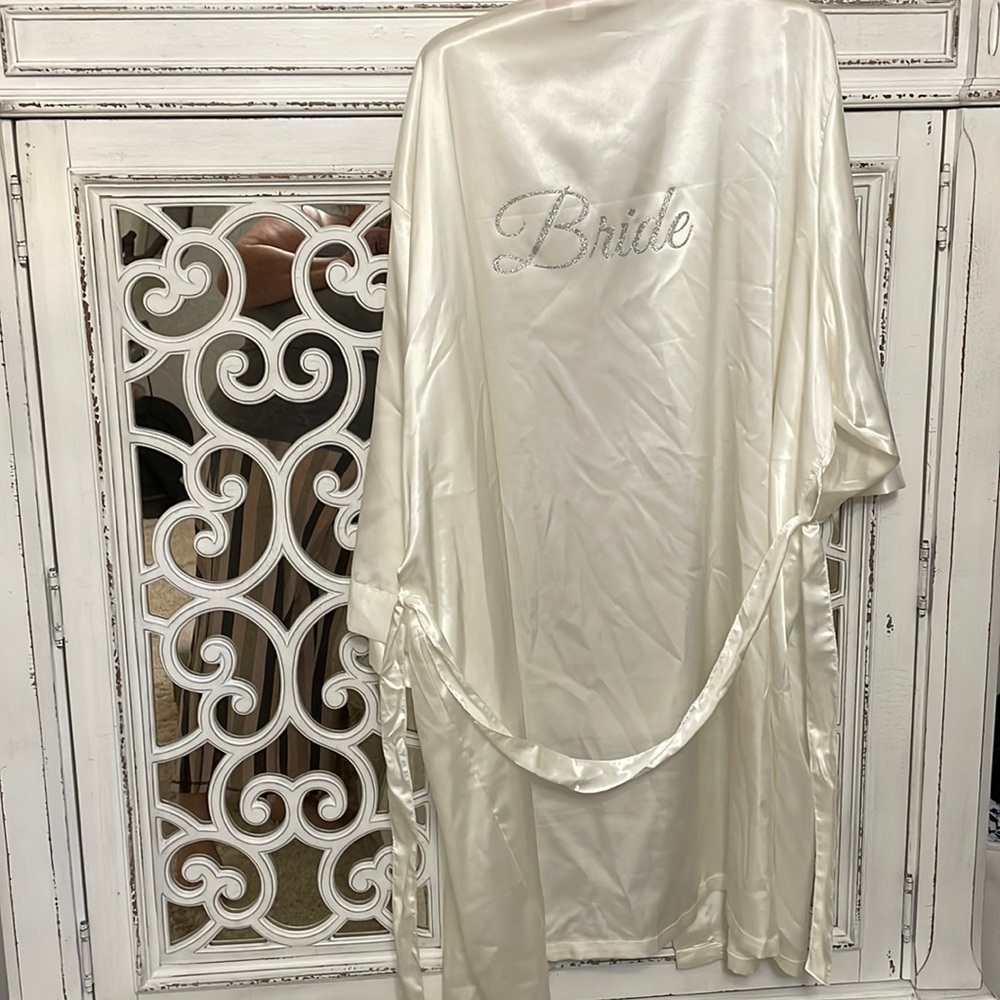 Bride robe satin